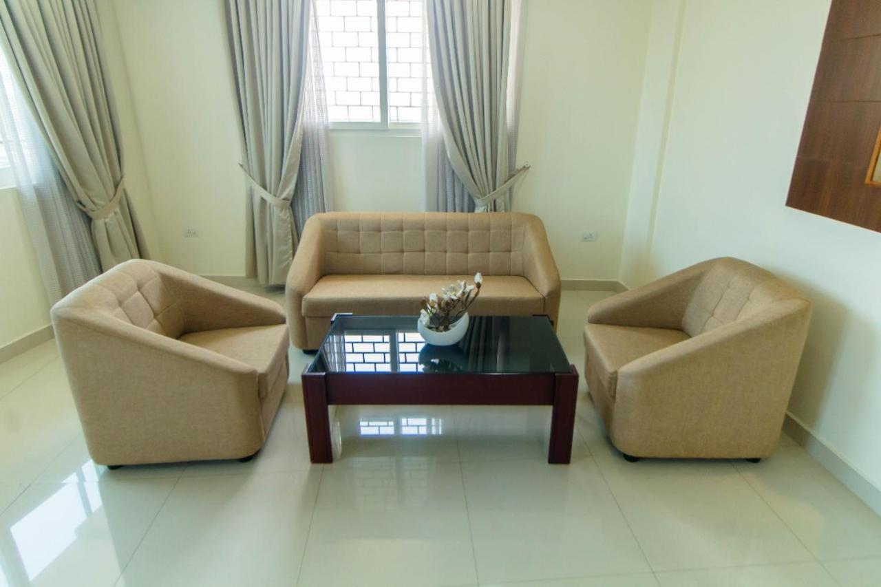 Miracle Residency Hotel Kizhake Chālakudi Buitenkant foto