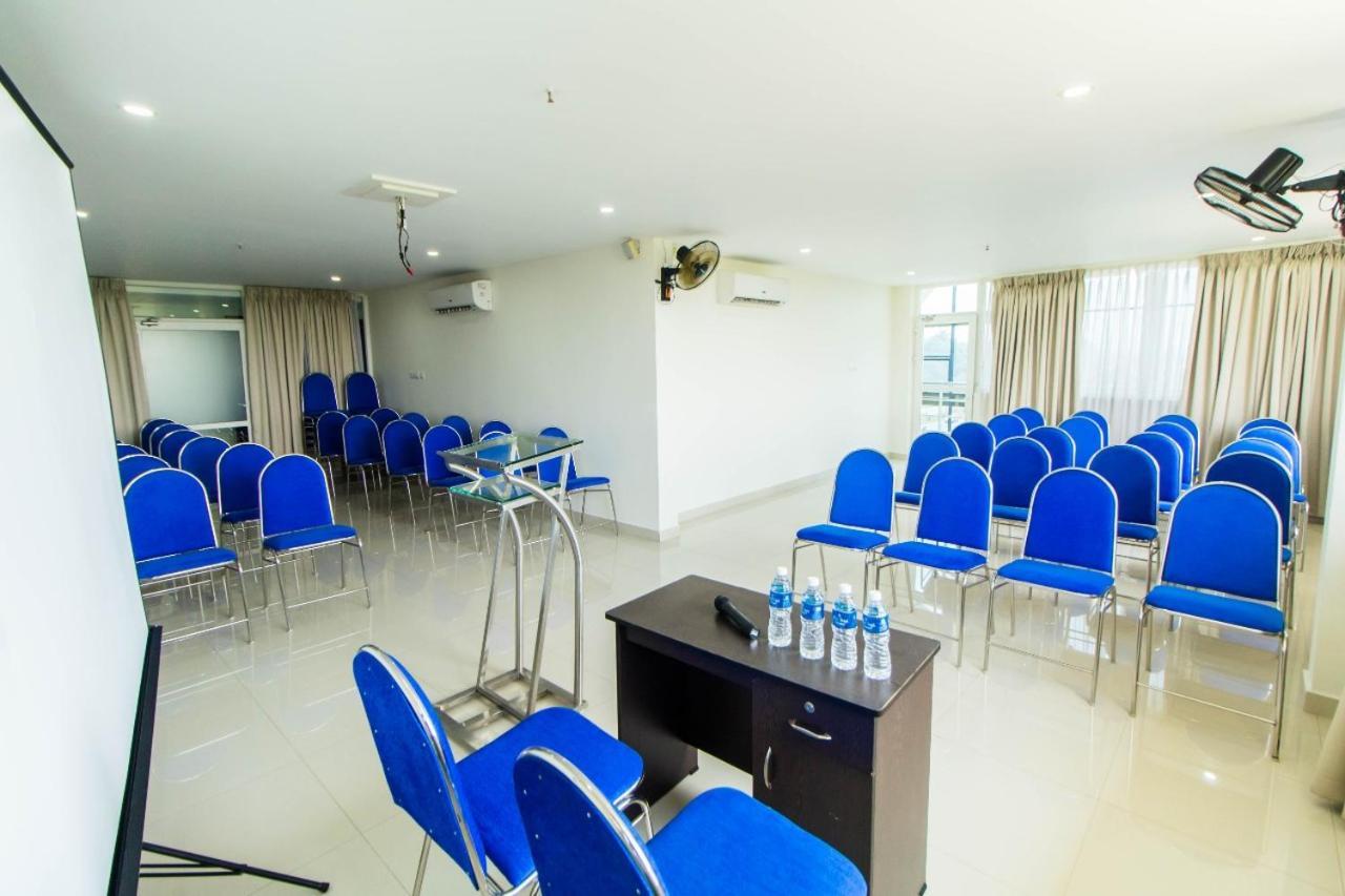 Miracle Residency Hotel Kizhake Chālakudi Buitenkant foto