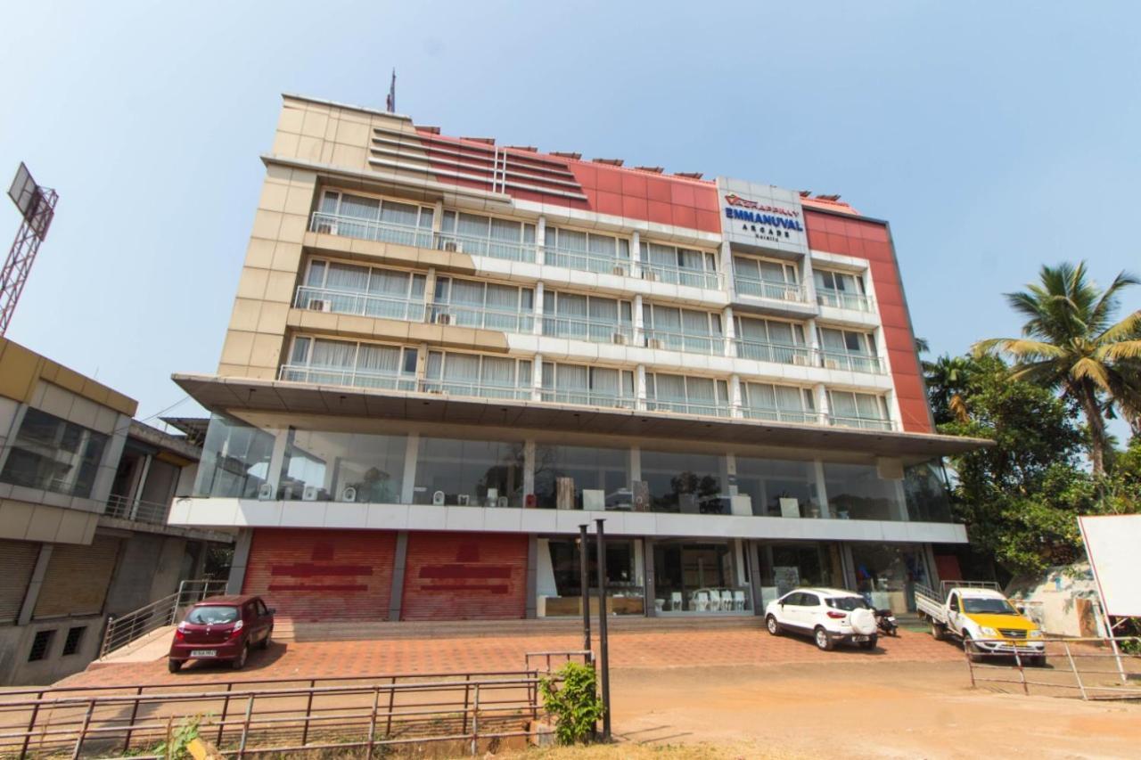 Miracle Residency Hotel Kizhake Chālakudi Buitenkant foto