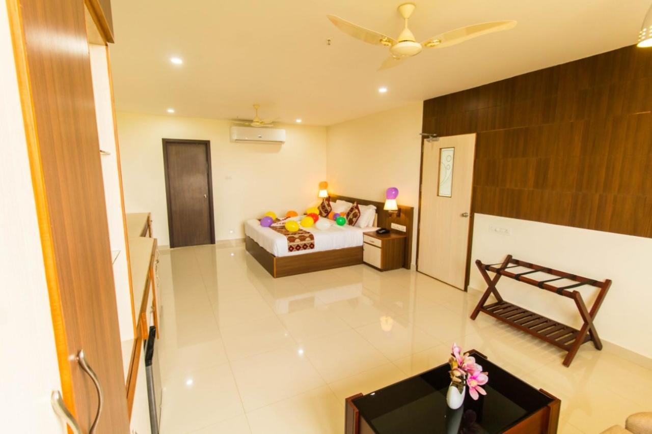 Miracle Residency Hotel Kizhake Chālakudi Buitenkant foto