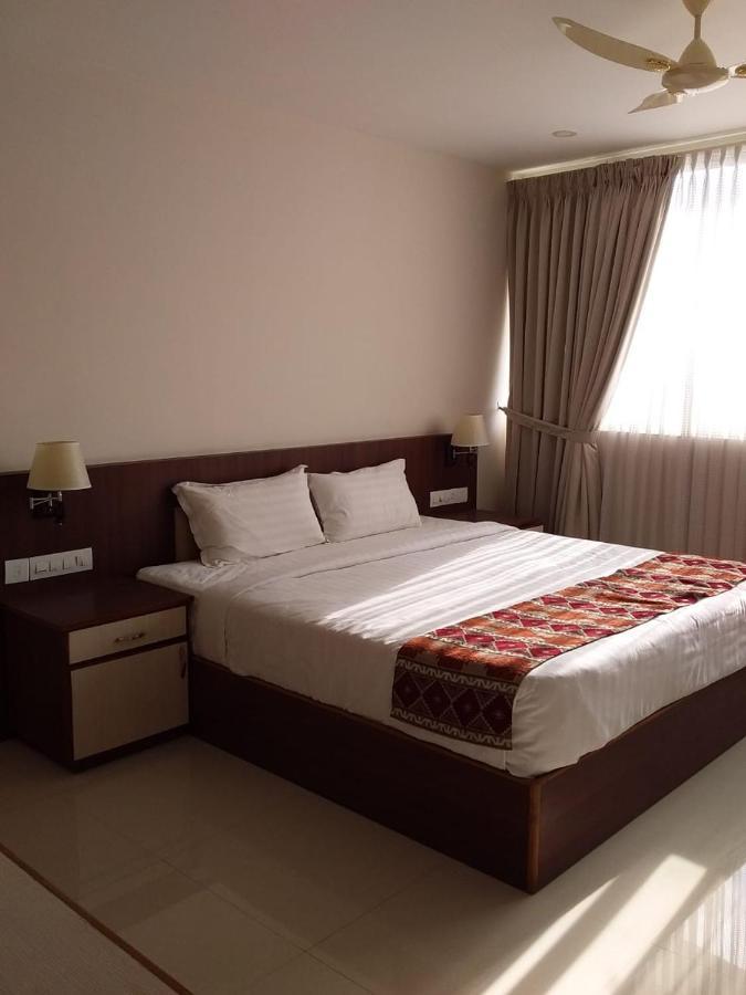 Miracle Residency Hotel Kizhake Chālakudi Buitenkant foto